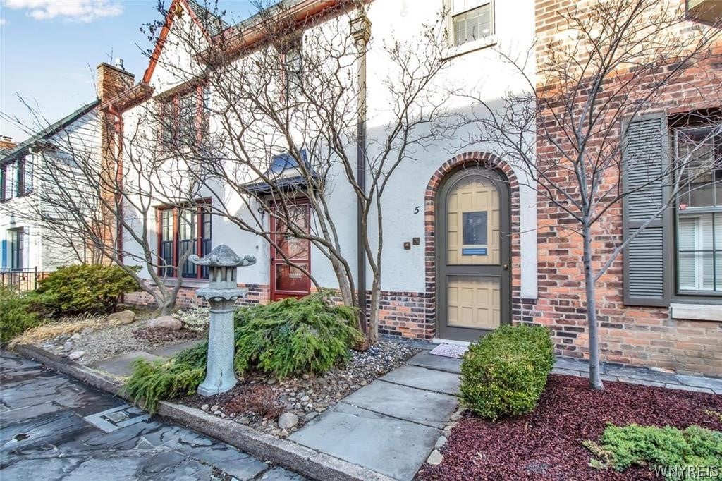 5 Mayfair Lane — photo