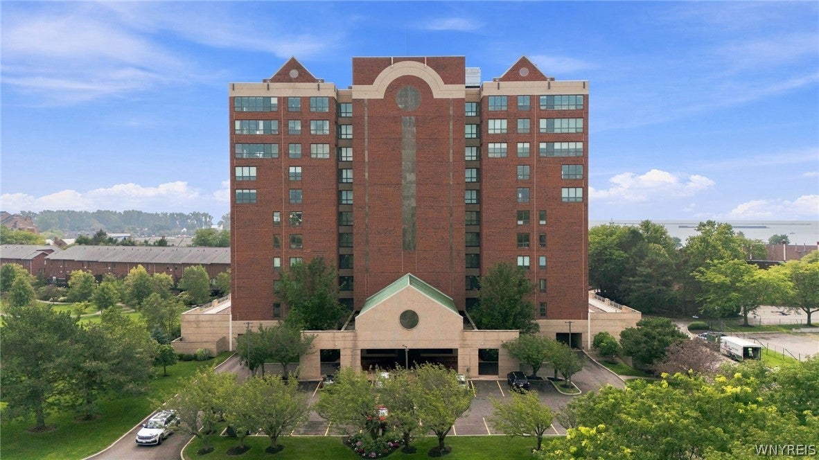 902 Admirals Walk 902 — photo