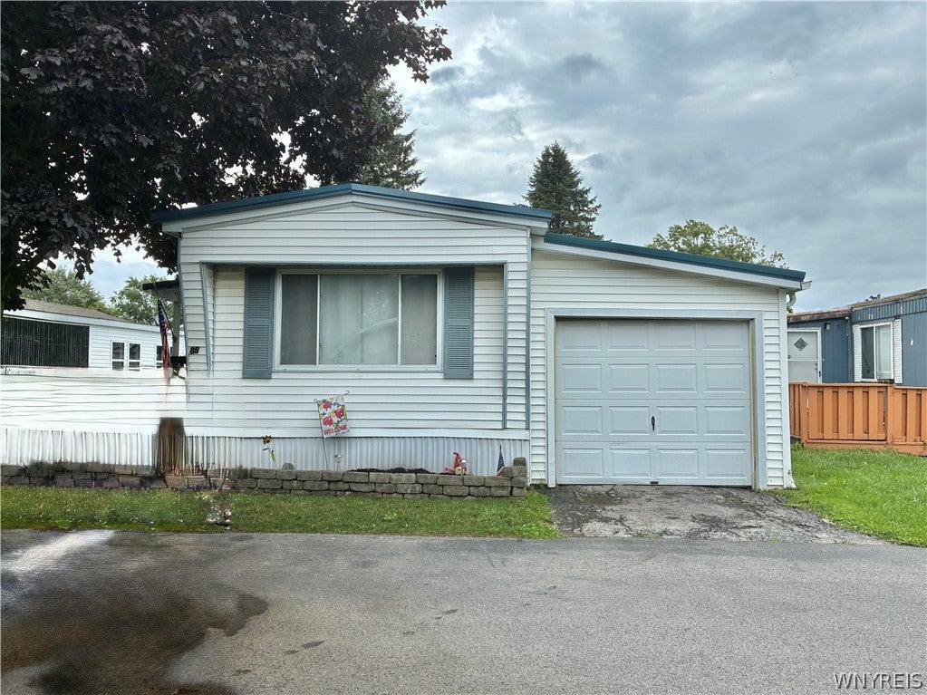 6035 86 Lot S Transit Road — photo