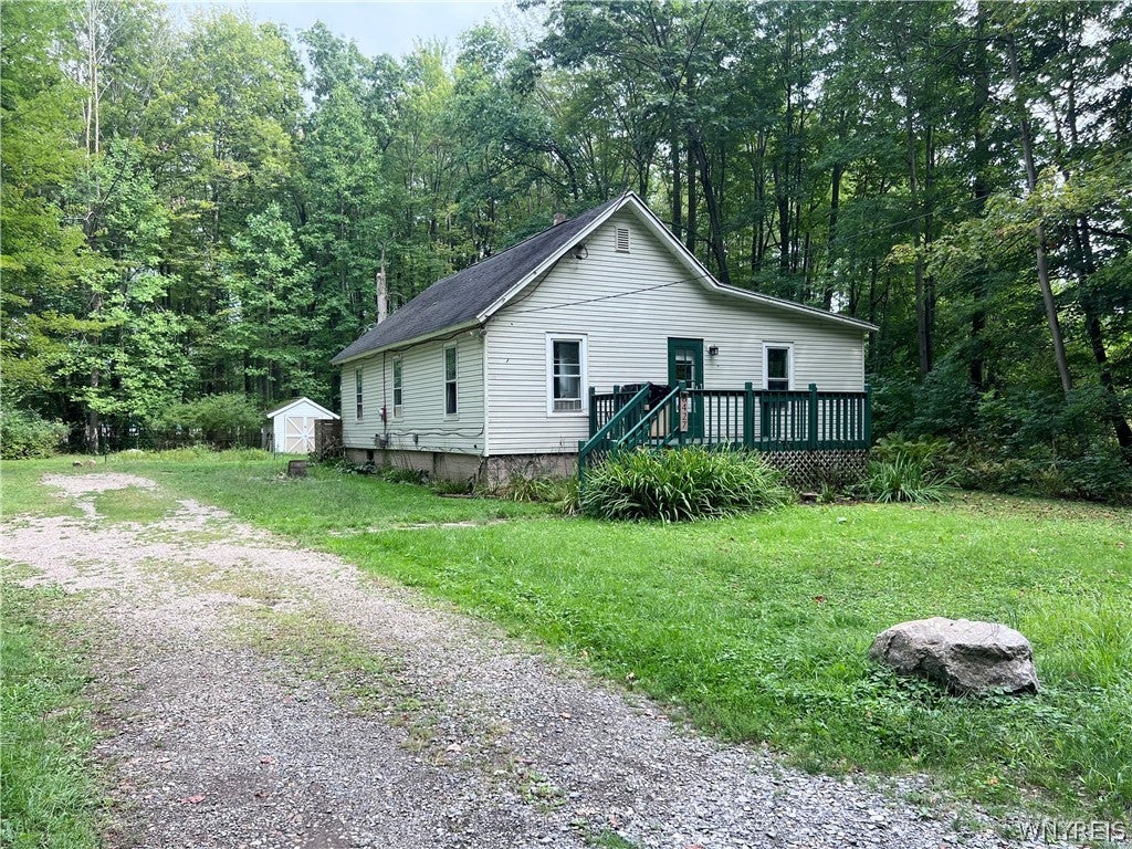 8427 Lake Shore Road — photo