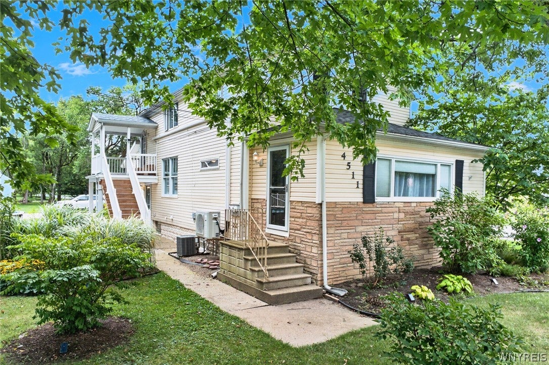 4511 Abbott Road — photo