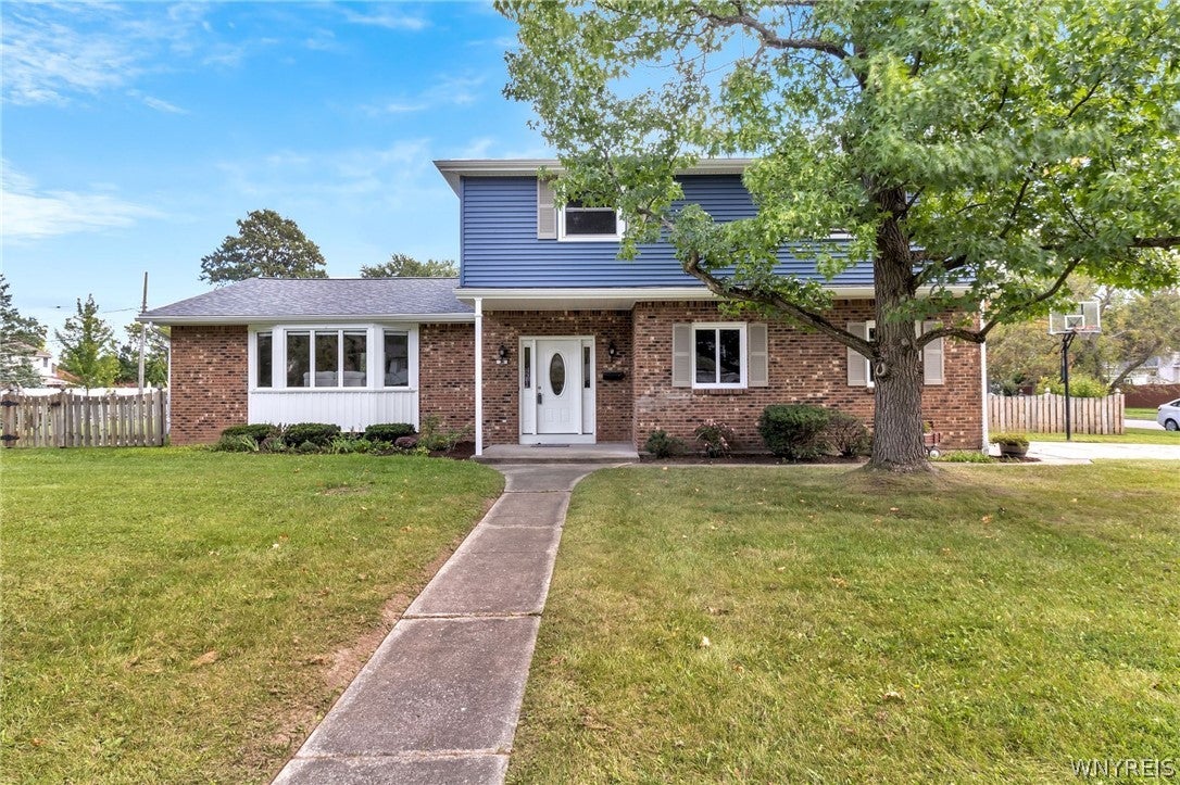 24 MacArthur Drive — photo