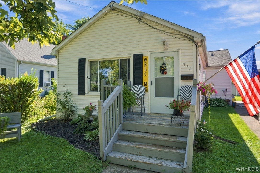 571 Adam Street — photo
