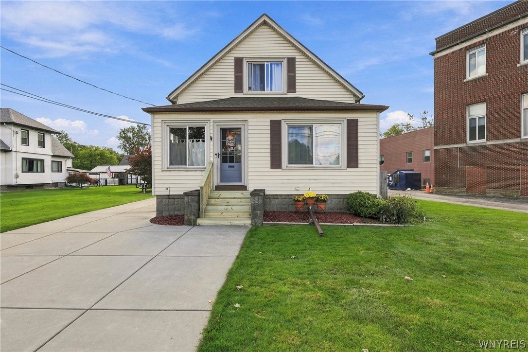 80 E Niagara Street — photo