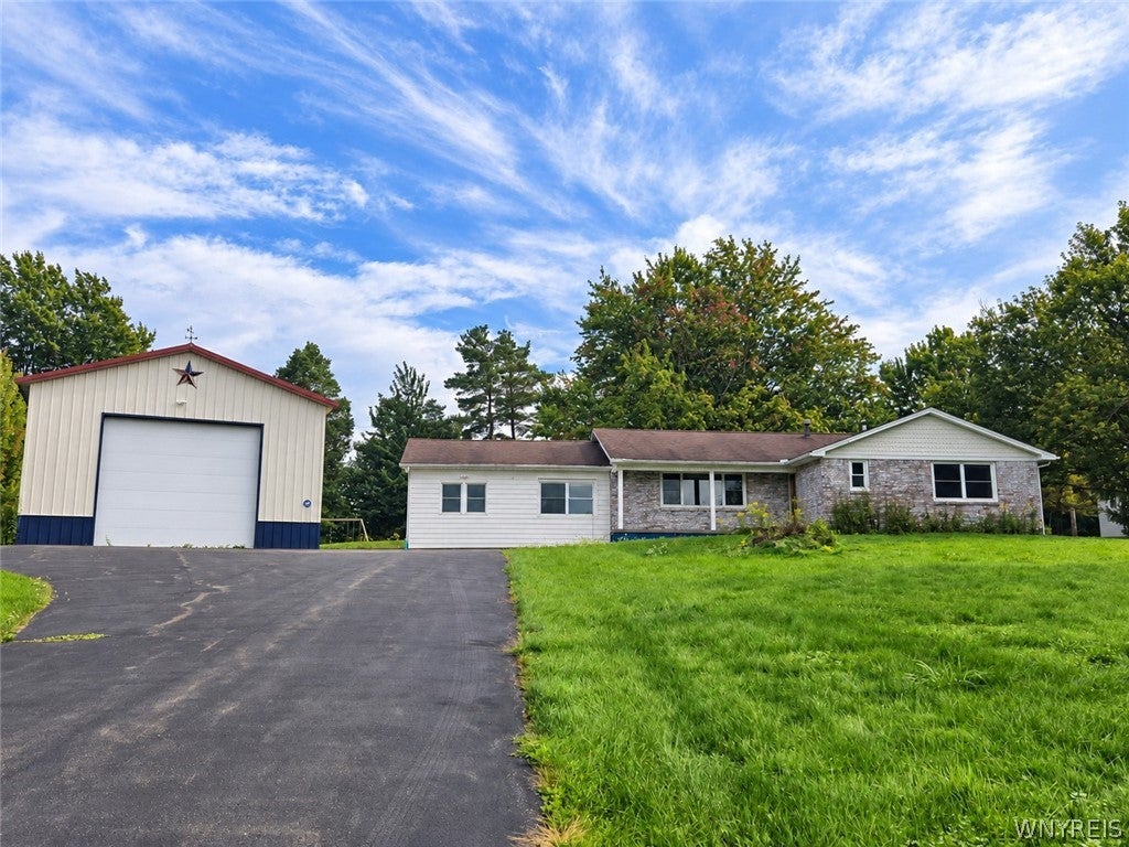 6190 Cole Road — photo