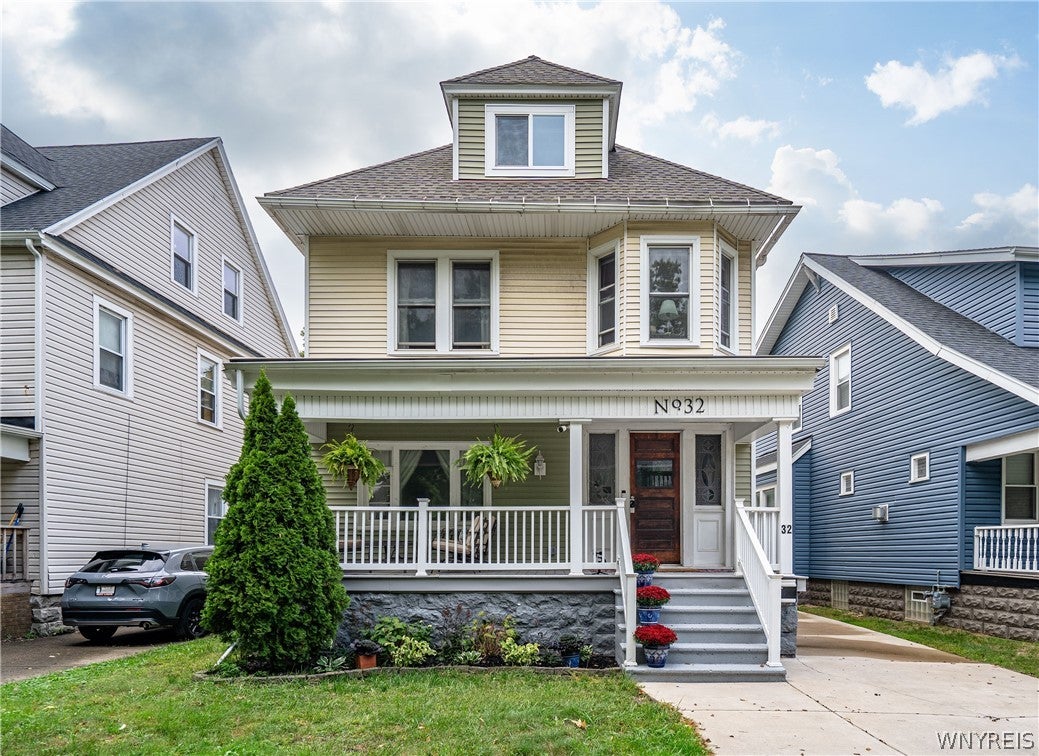32 Red Jacket Parkway — photo