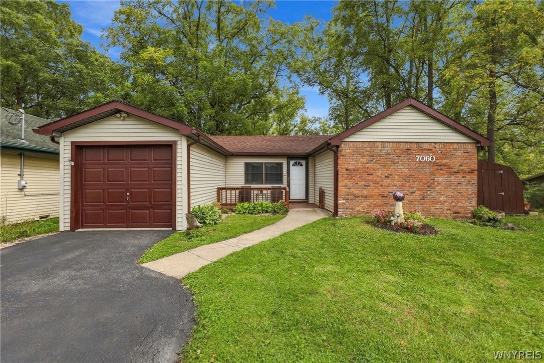 7060 Tonawanda Creek Road — photo