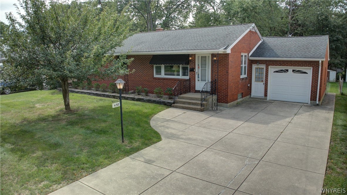 438 Robert Drive — photo
