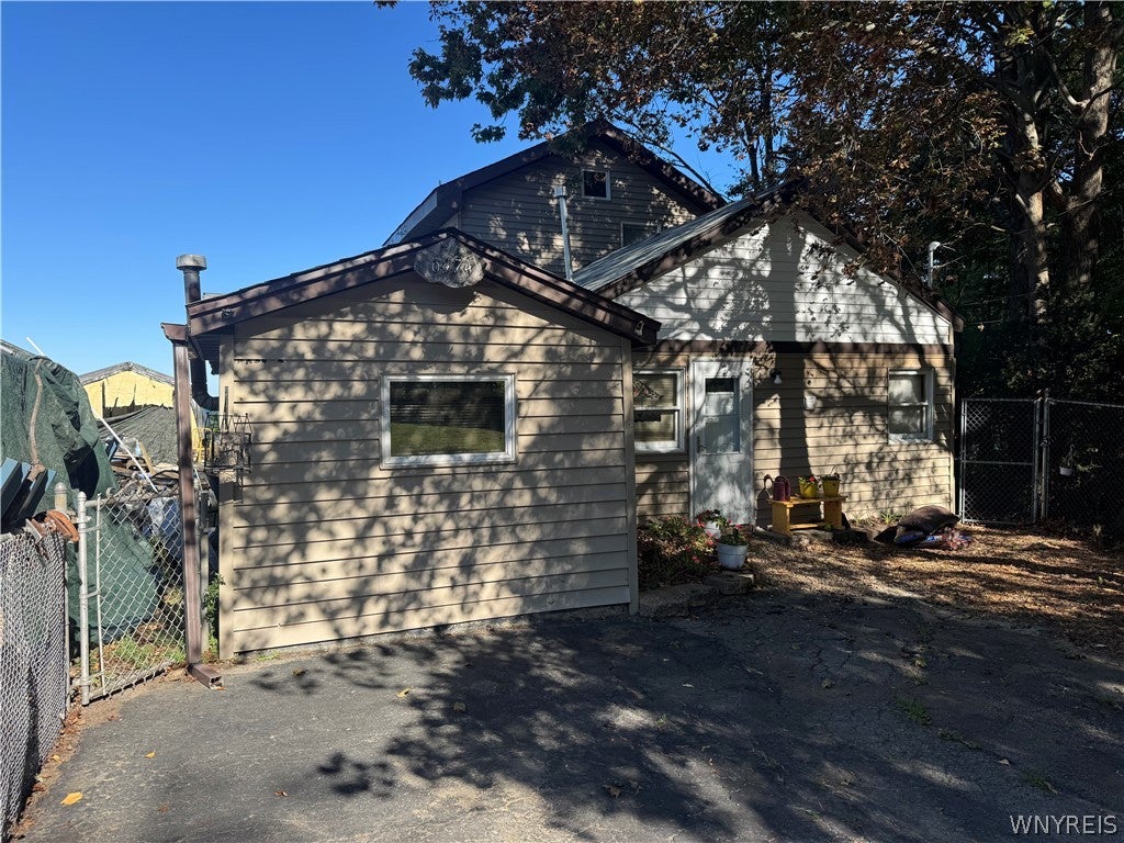 6474 Hamilton Drive — photo