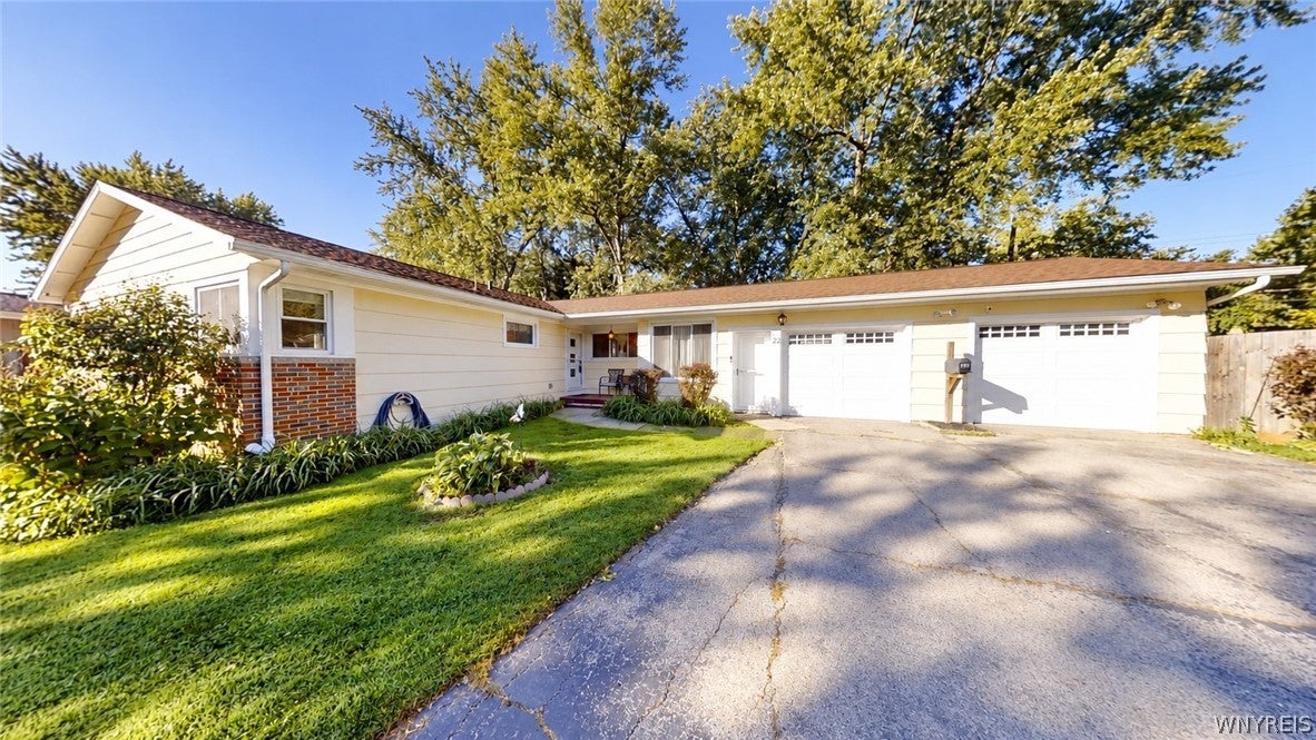 22 Meadow Stream Court — photo