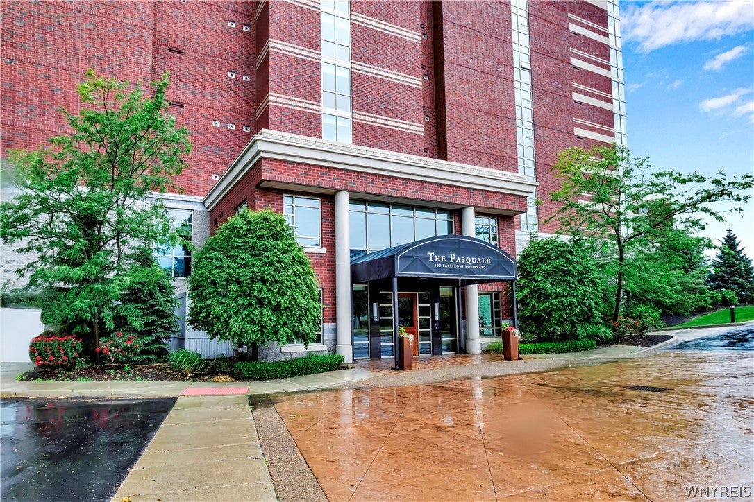 132 Lakefront Boulevard 203 — photo