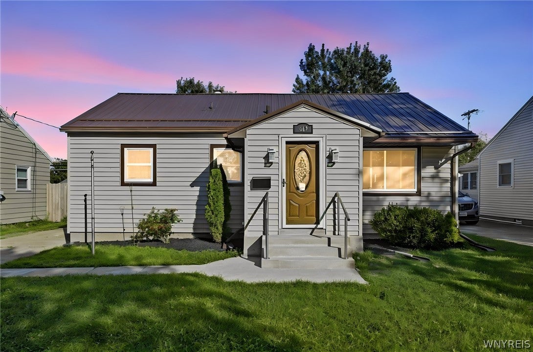 619 Loretta Street — photo