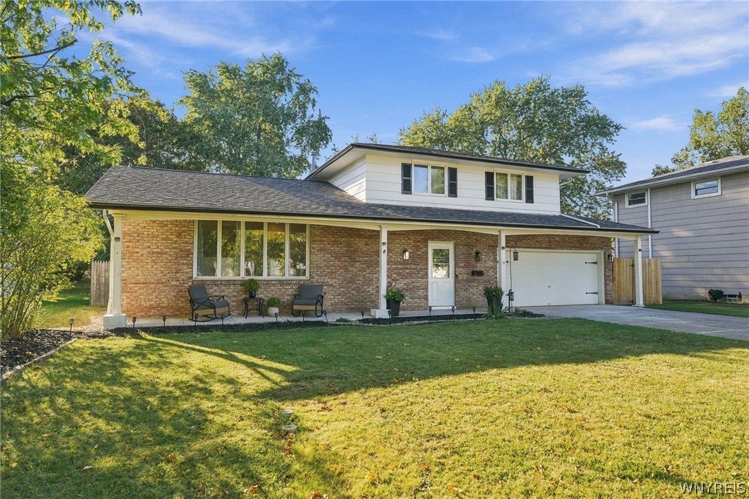 10 Sweetwood Drive N — photo