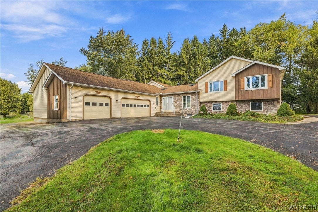 7569 Fairview Drive — photo