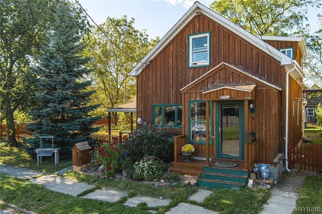 Home in Buffalo, NY 14210 — photo 2