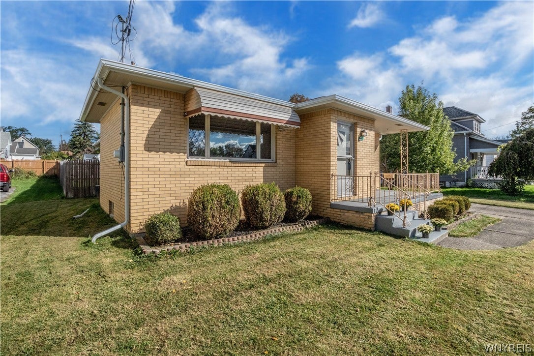 40 Hawro Place — photo