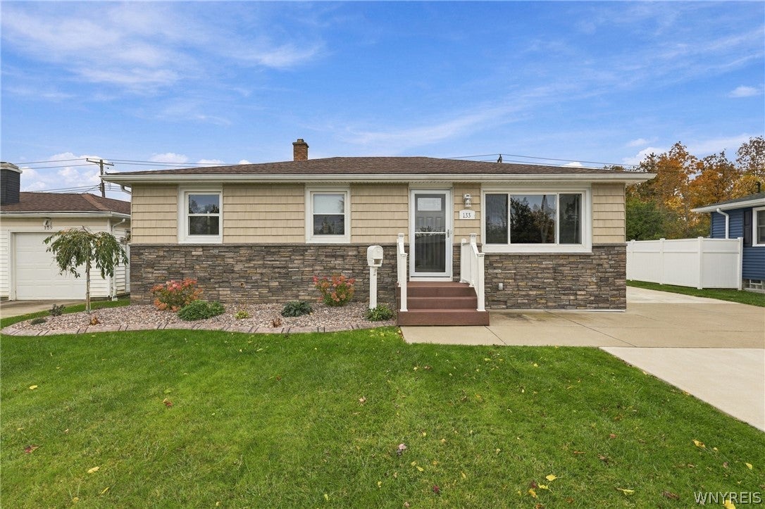 133 Dover Drive — photo