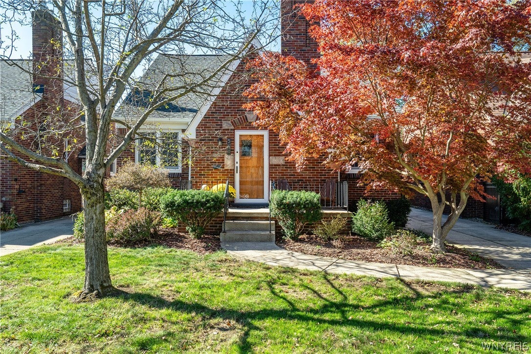 340 Louvaine Drive — photo