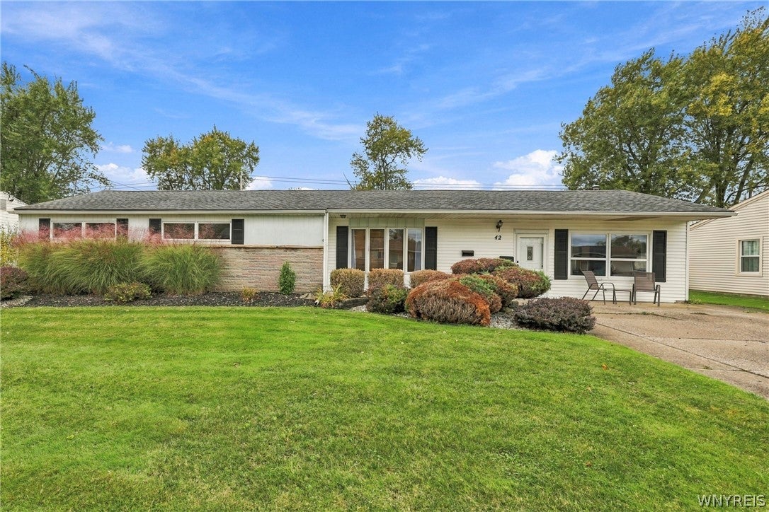42 Alys Drive E — photo