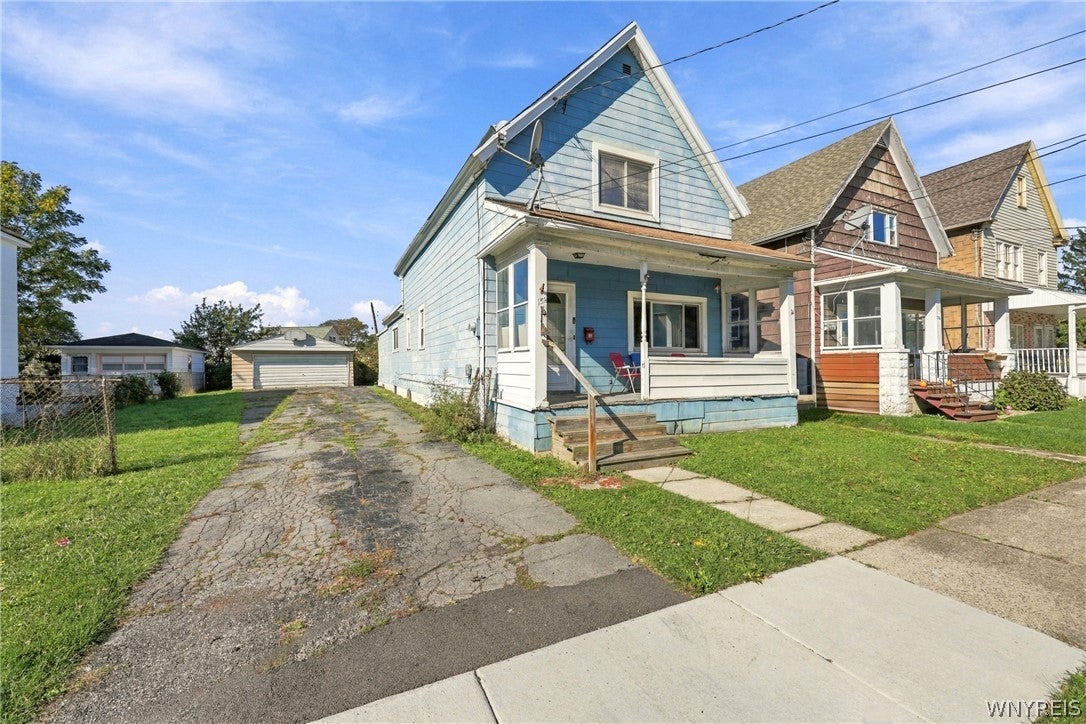 132 Weaver Street — photo