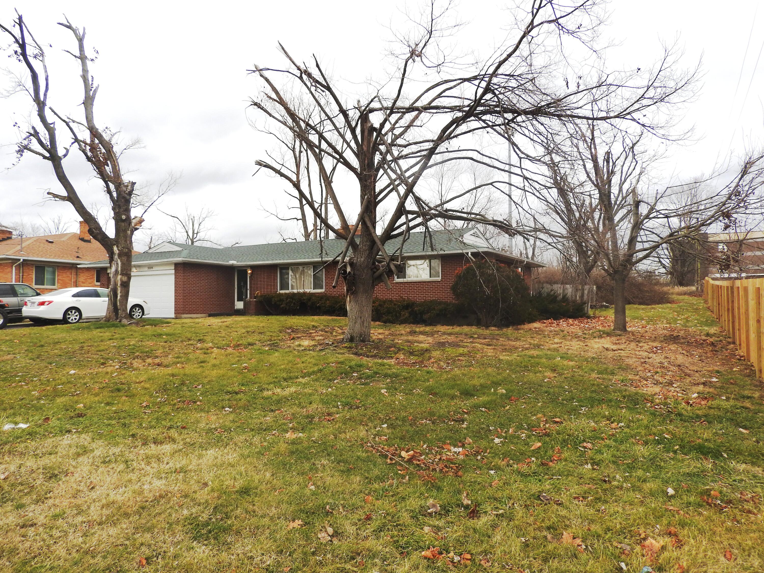 3295 Benchwood Road — photo