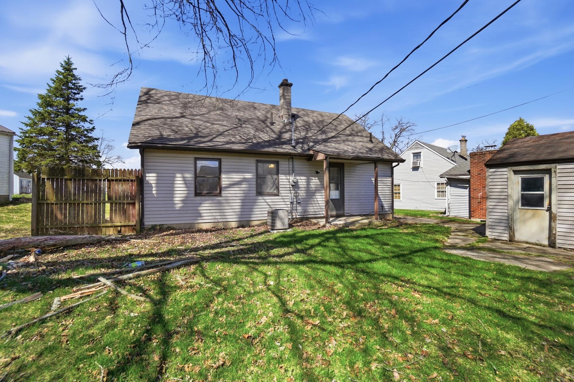 1835 S Sweetbriar Lane — photo