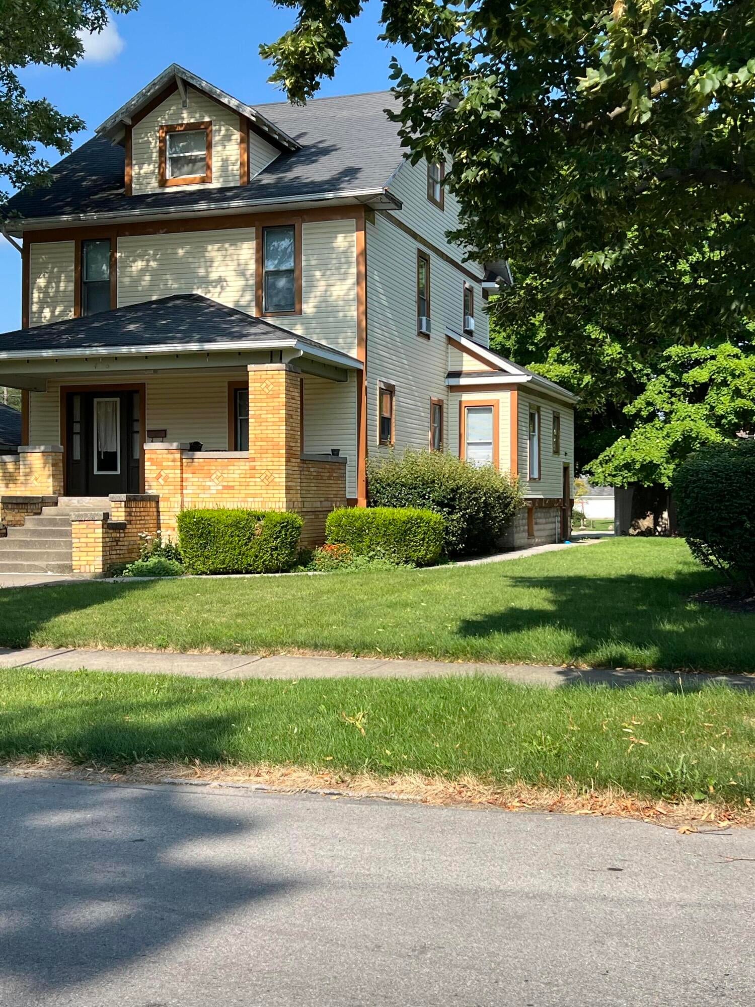 406 N Main Street — photo