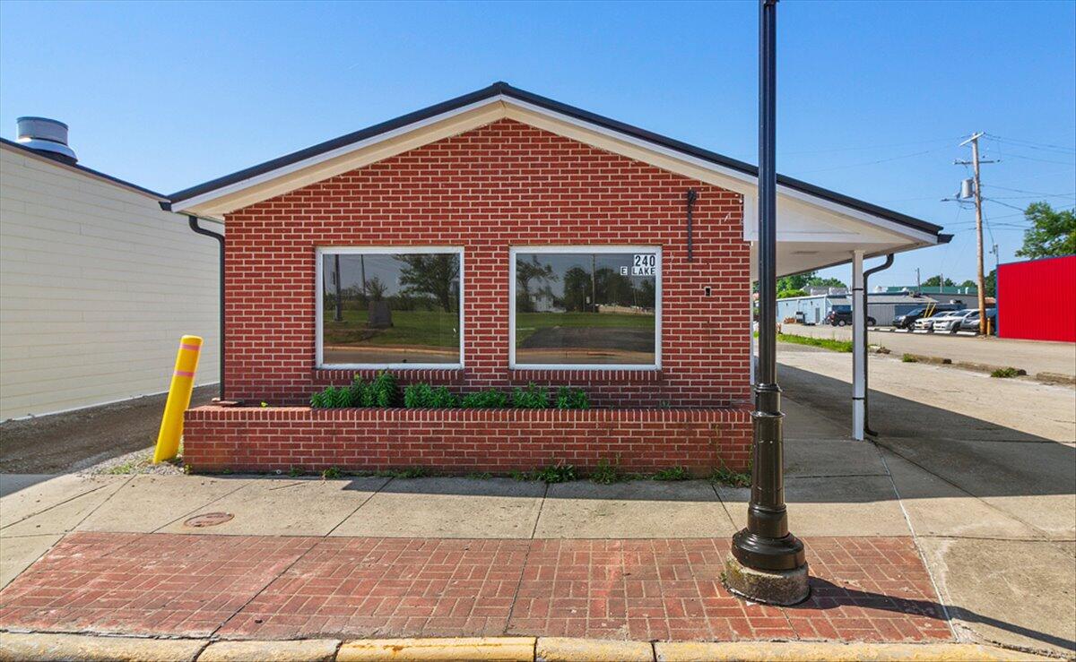 240 E Lake Street — photo