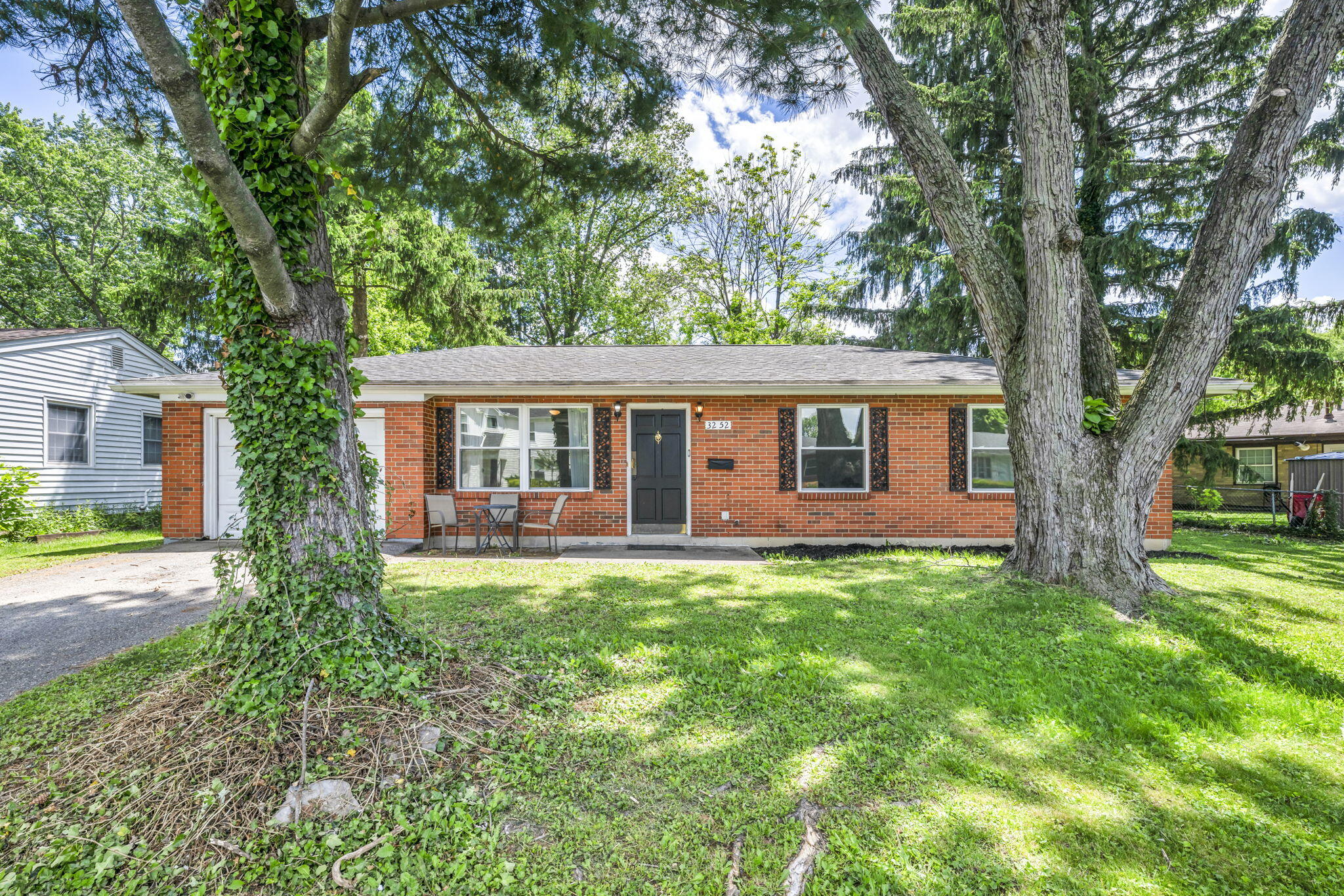 3252 Burdett Court — photo
