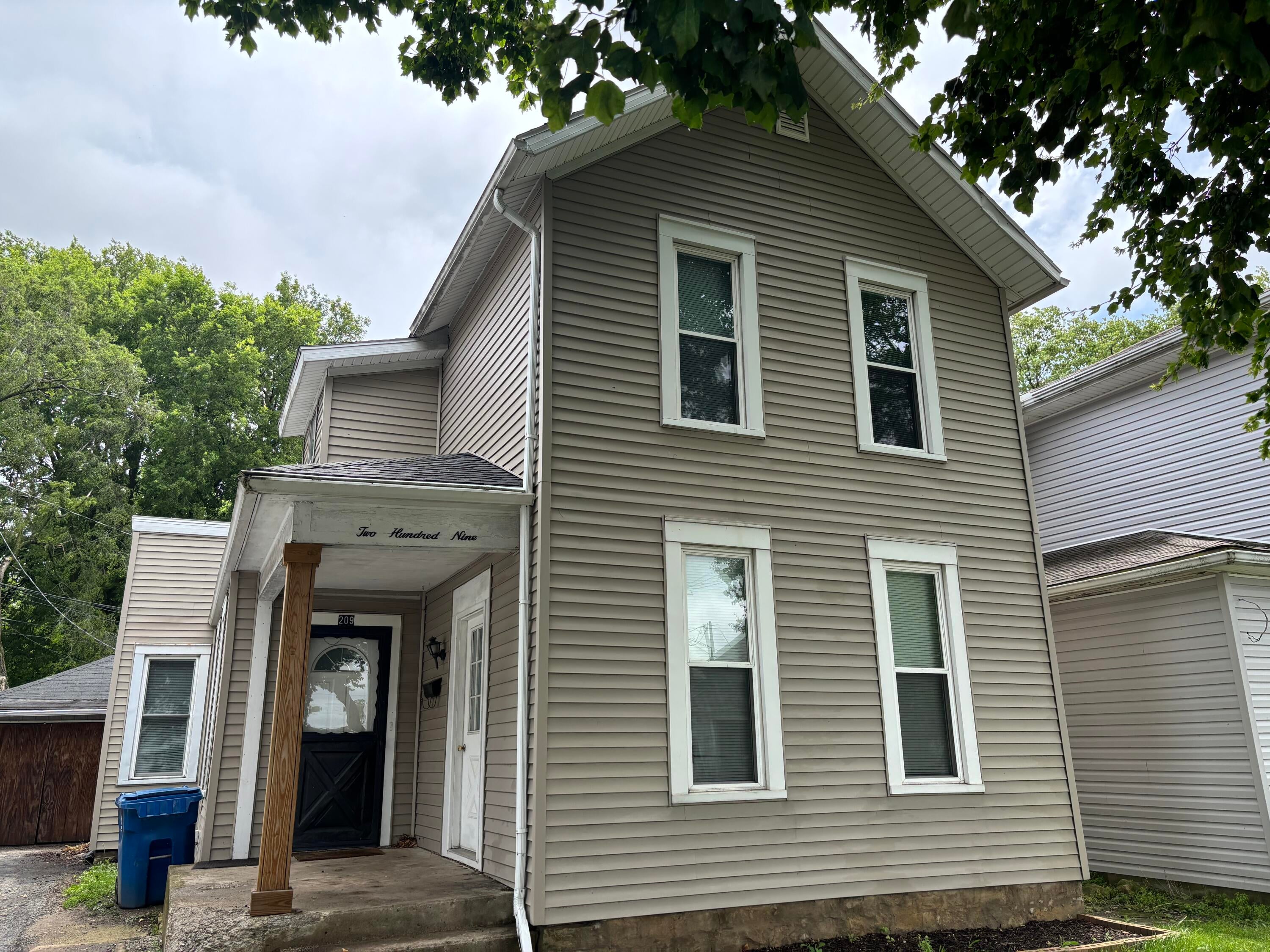 209 S Madriver Street — photo
