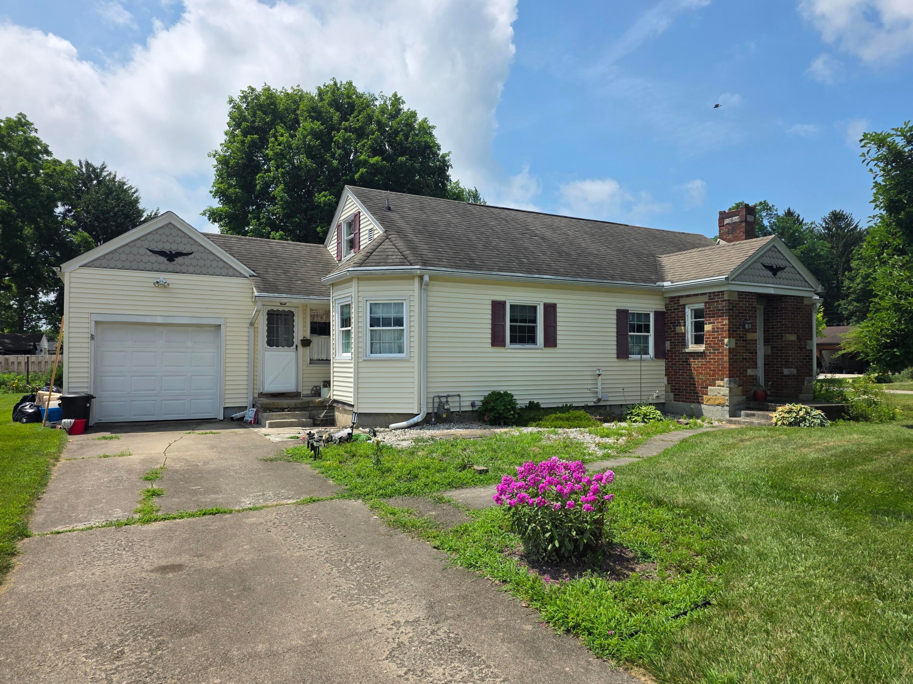 207 E Harmon Drive — photo