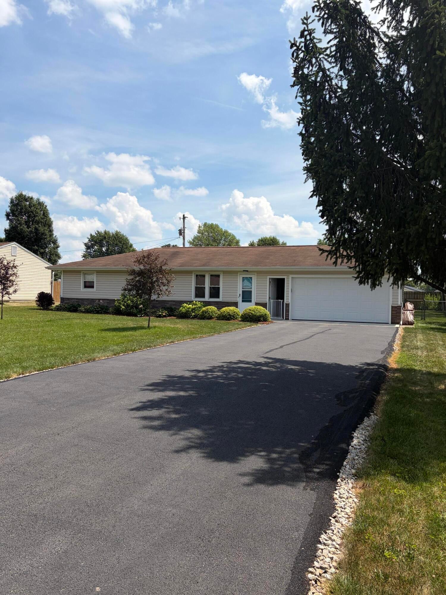 2933 Lisa Road — photo