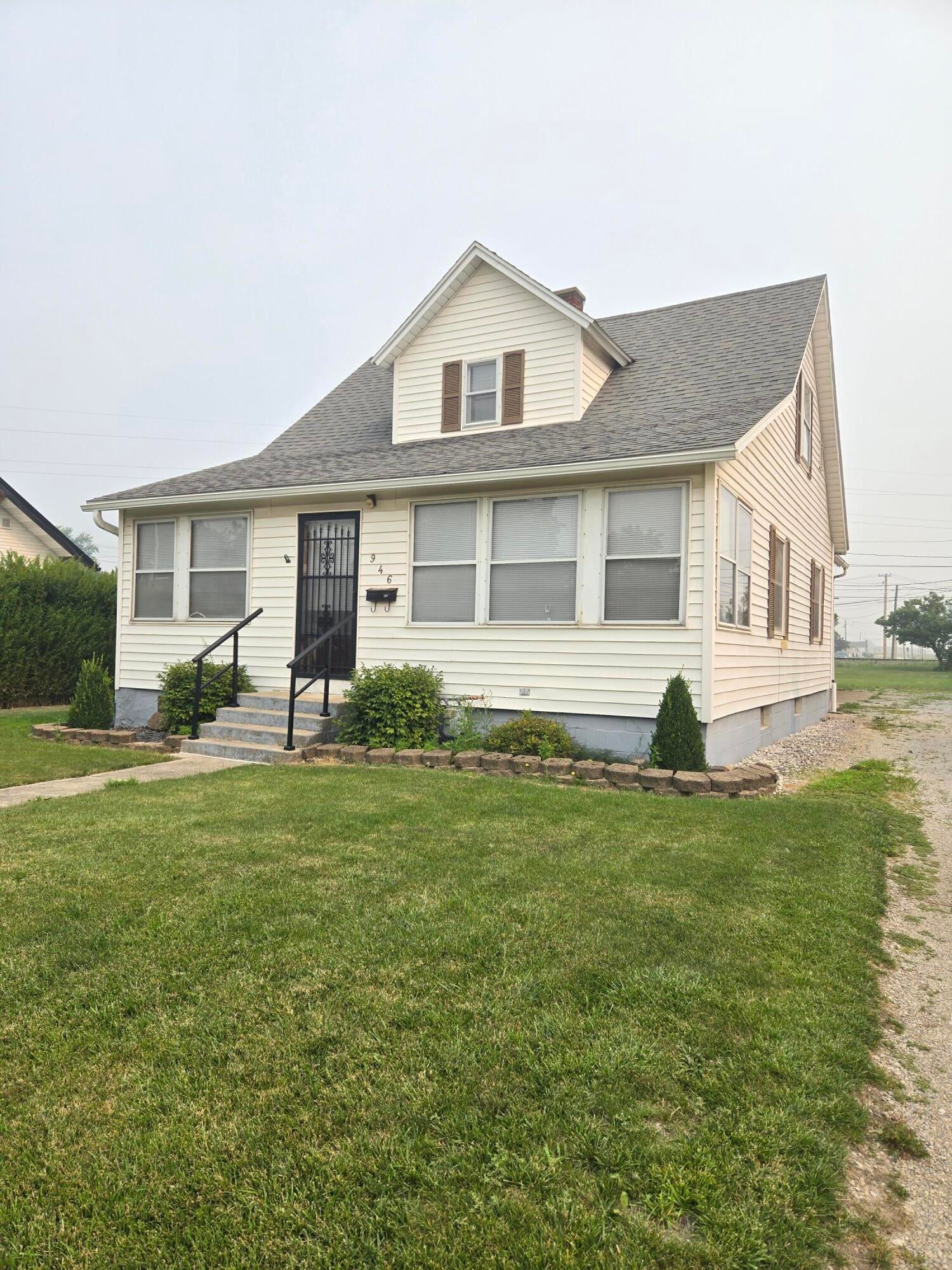 946 E Spring Street — photo