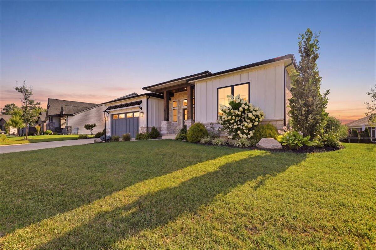 9338 Rochelle Lane — photo