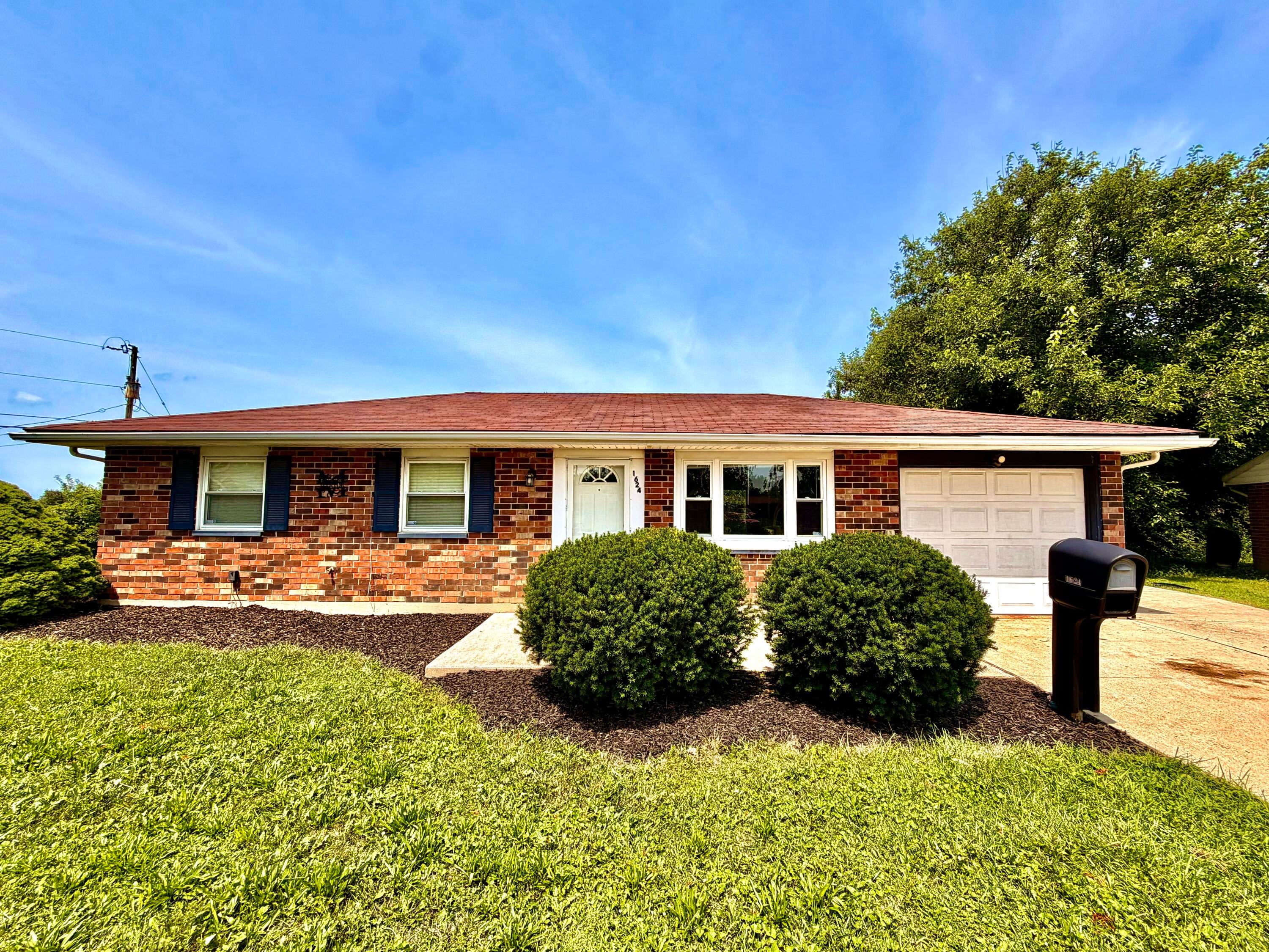 1624 Willow Place — photo