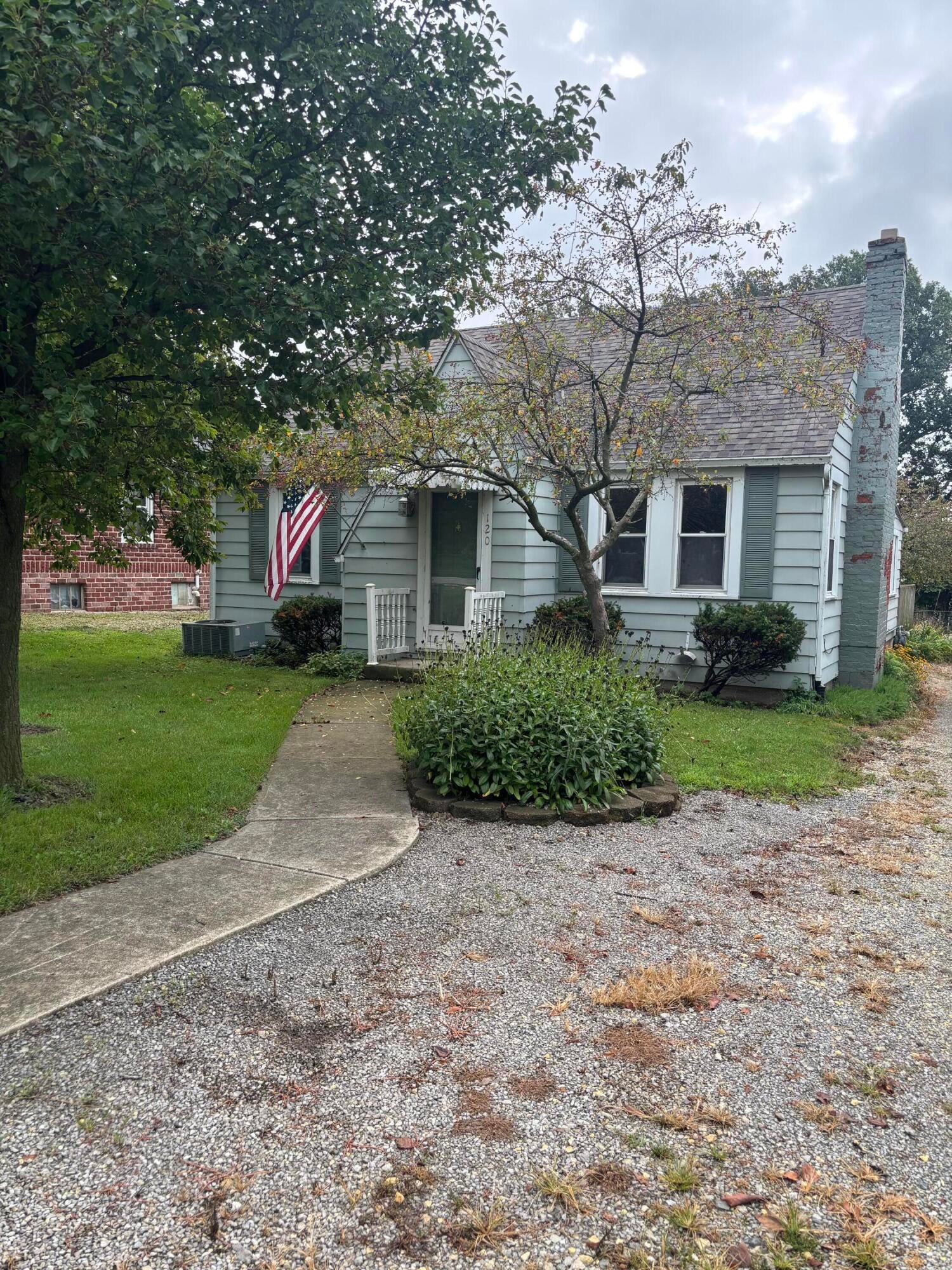 120 Lakewood Court — photo