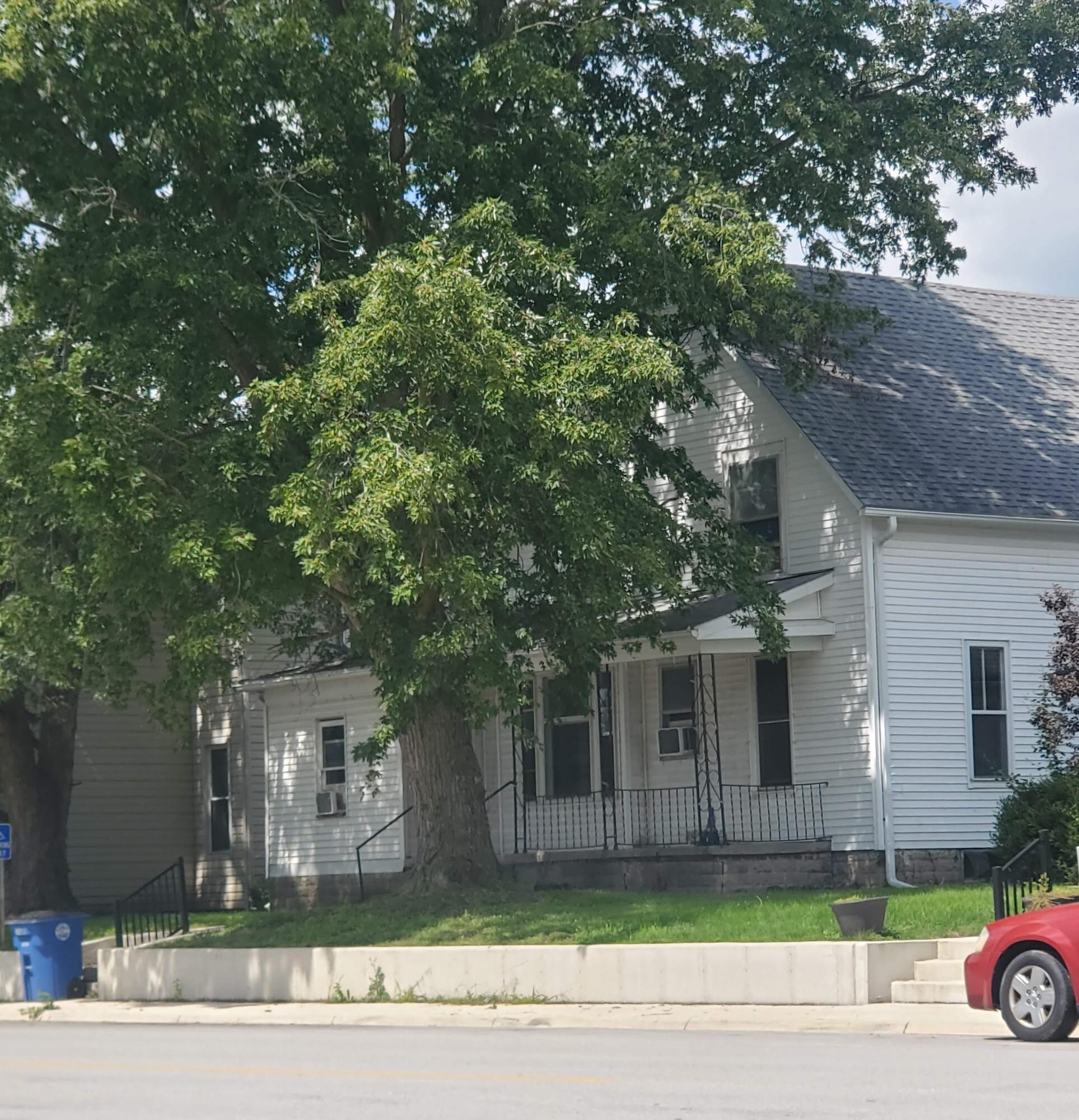 726 E Spring Street — photo