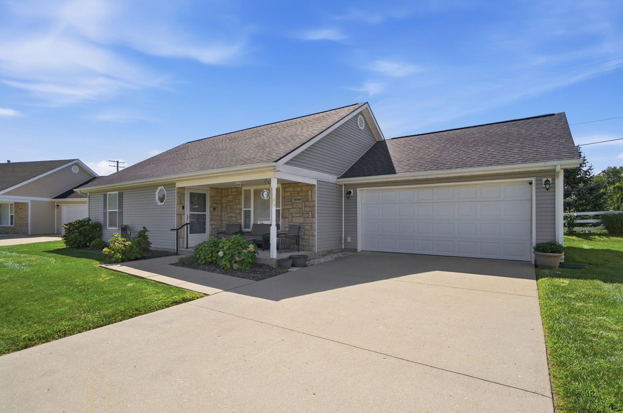 609 Fenview Drive — photo