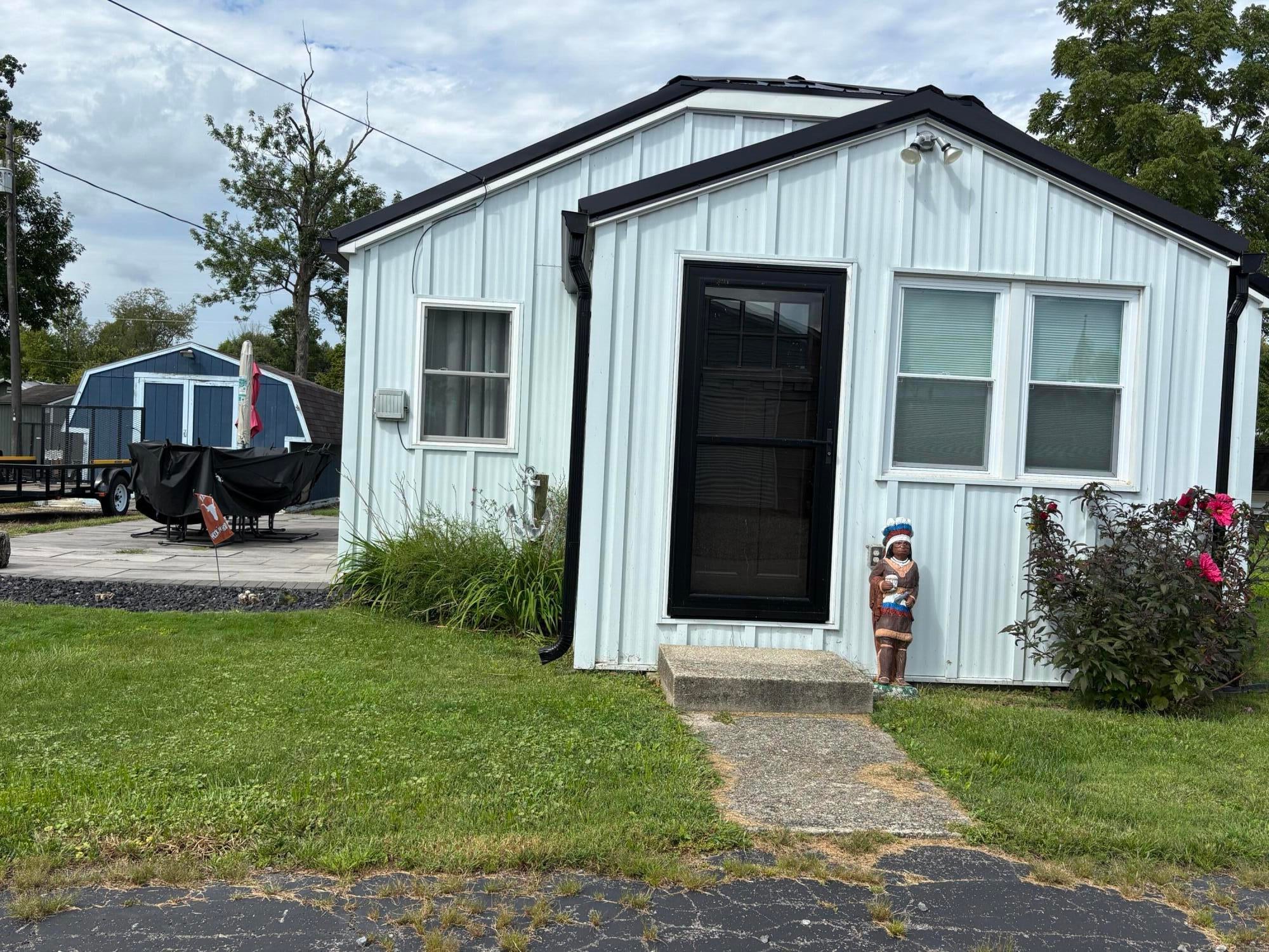 8922 Court Street — photo