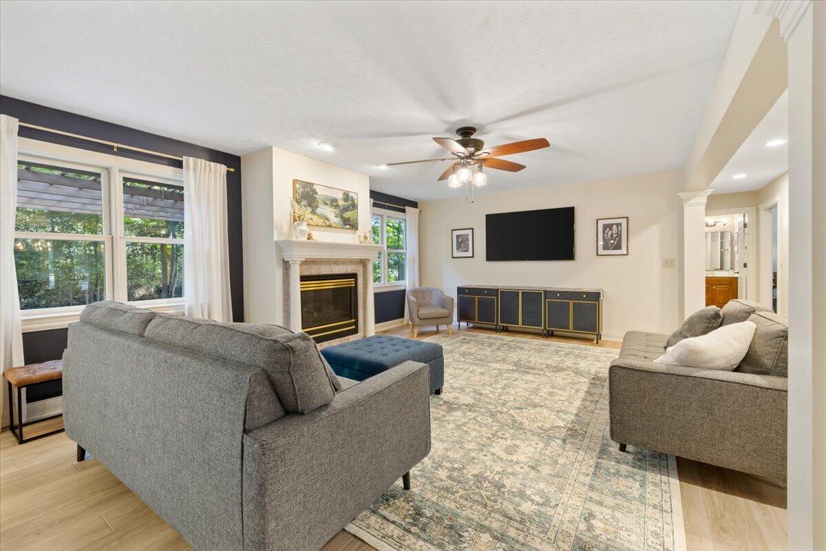 2340 Cara Drive — photo
