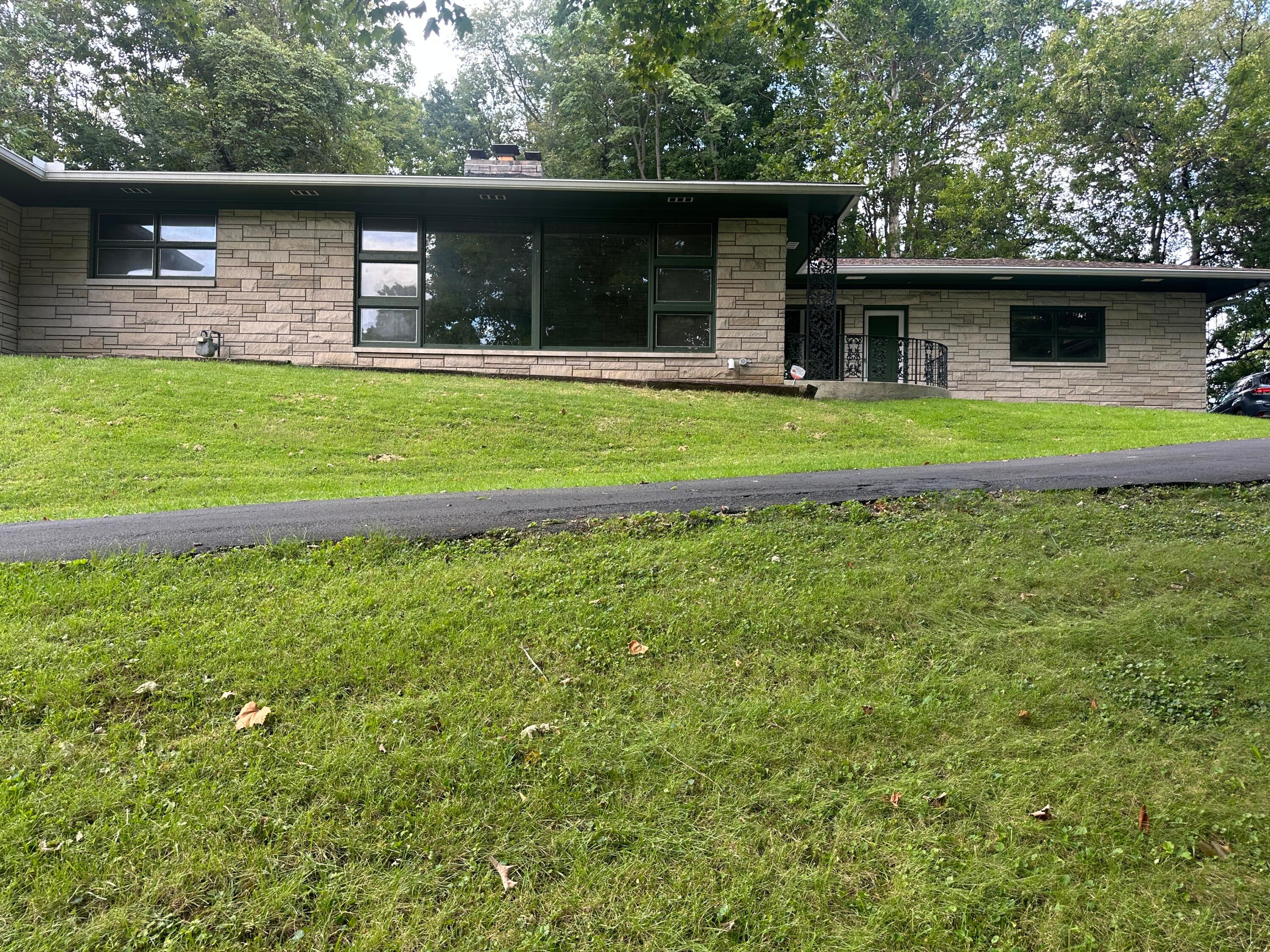 2750 Redwood Drive — photo