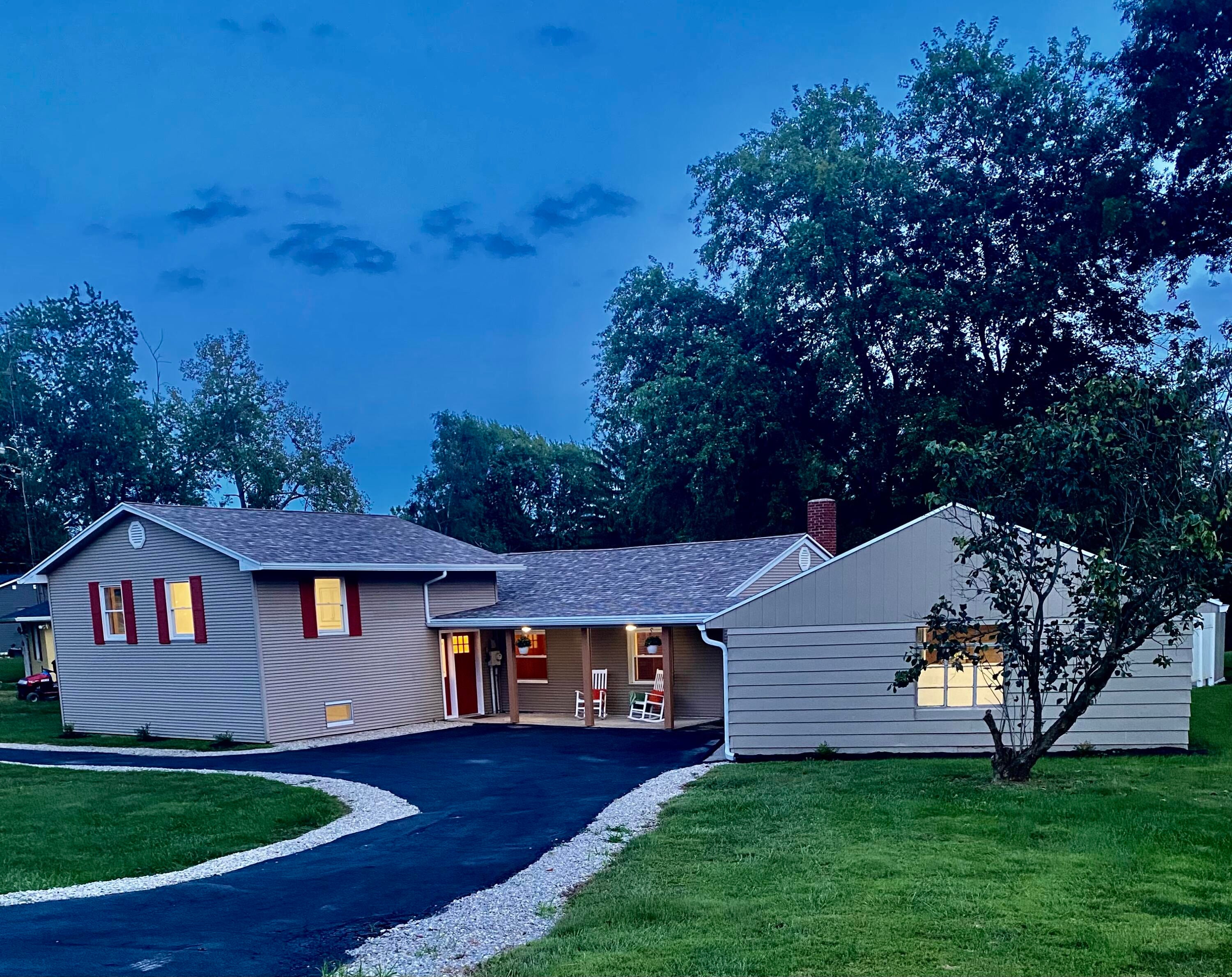 1153 N Middle Drive — photo