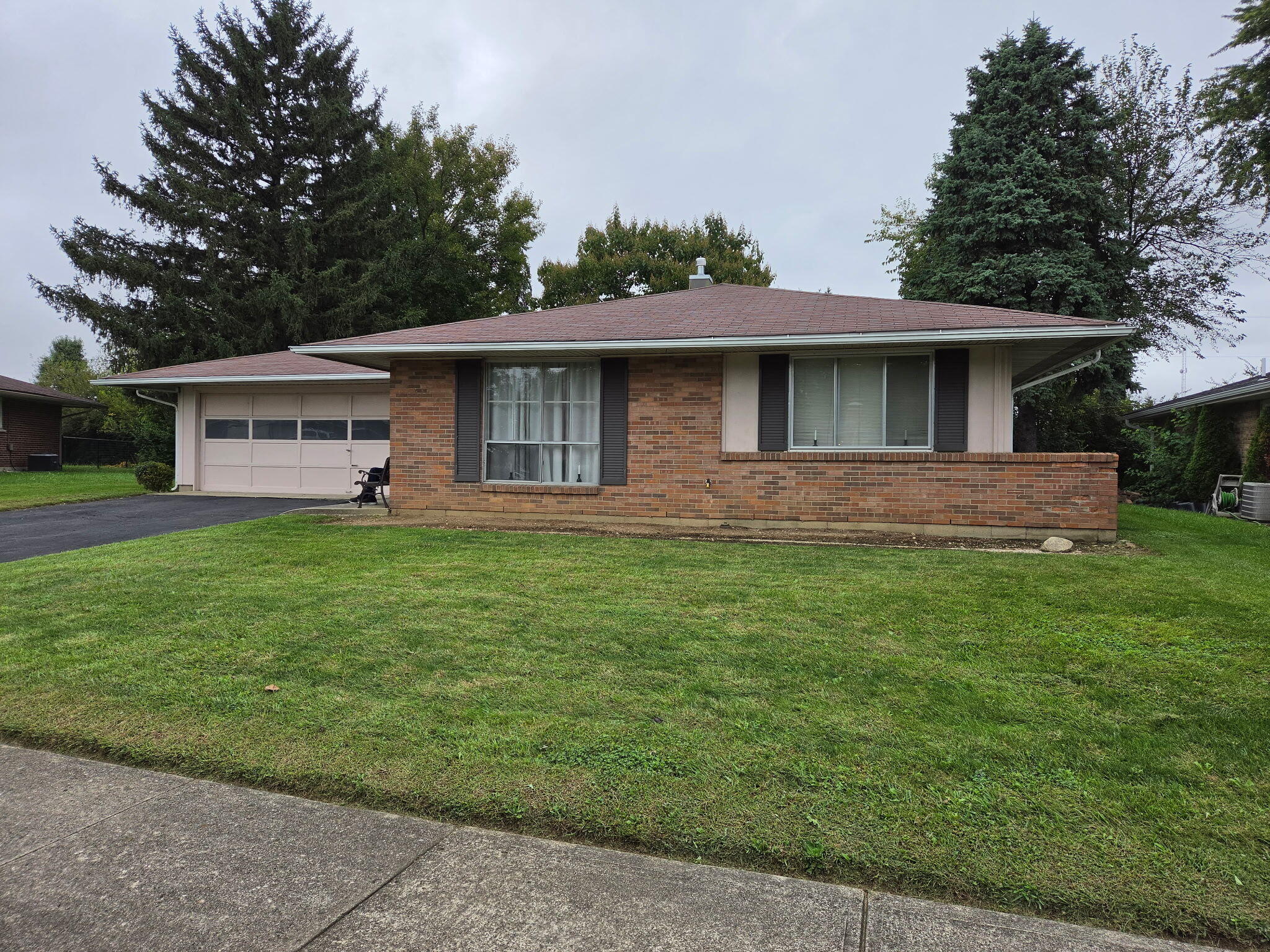 1611 Henley Road — photo