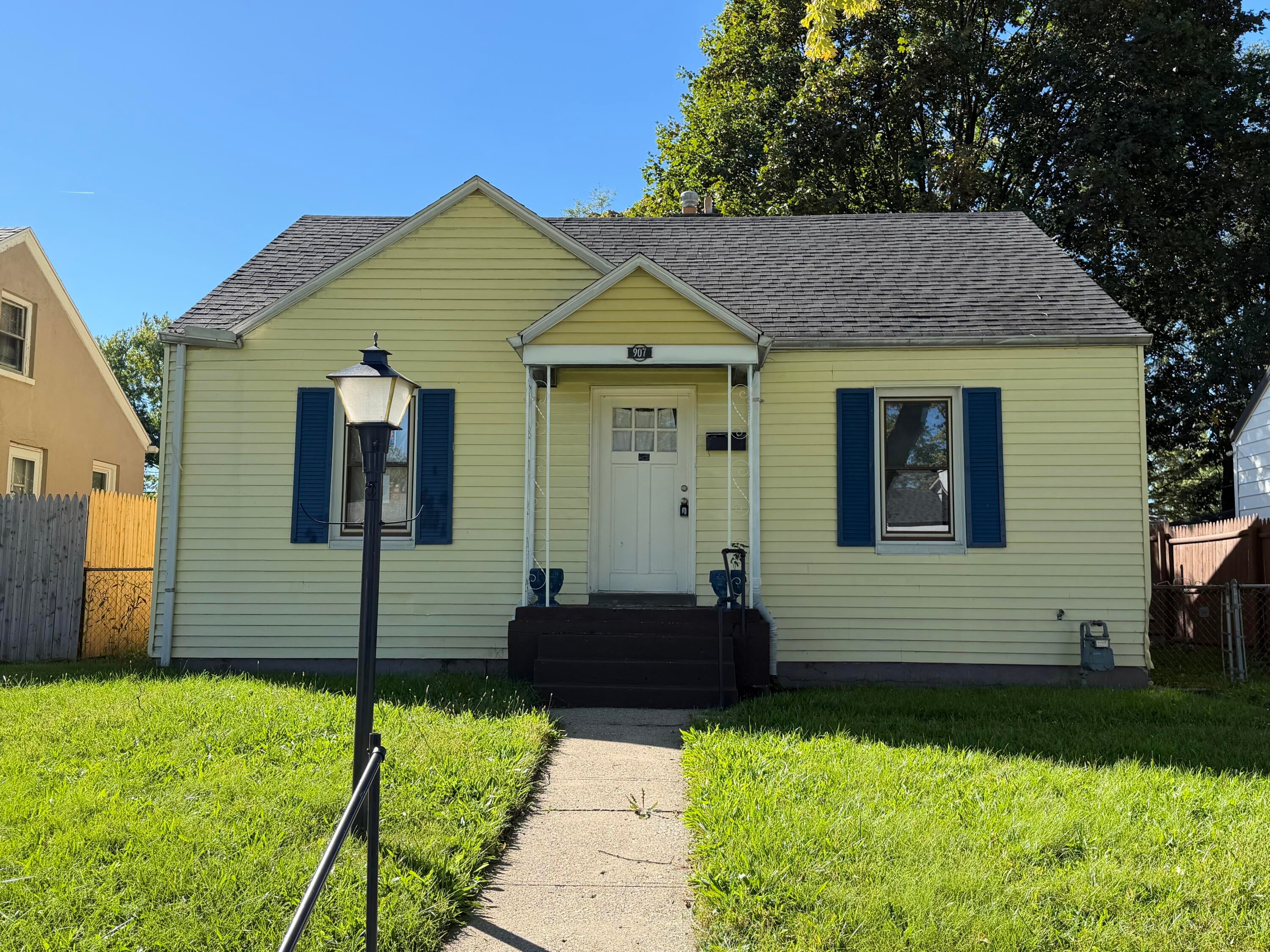 907 E Rose Street — photo