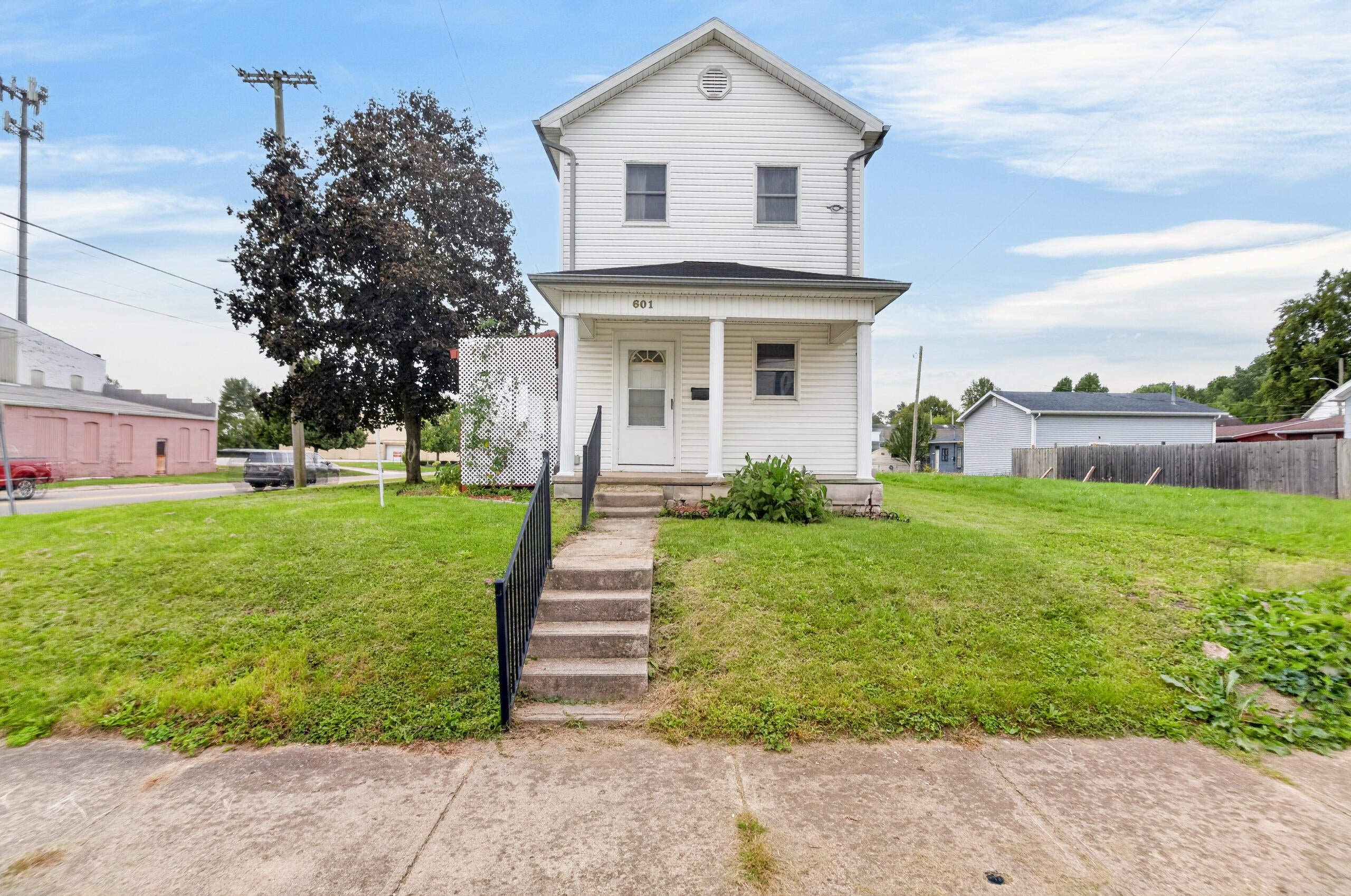601 Young Street — photo