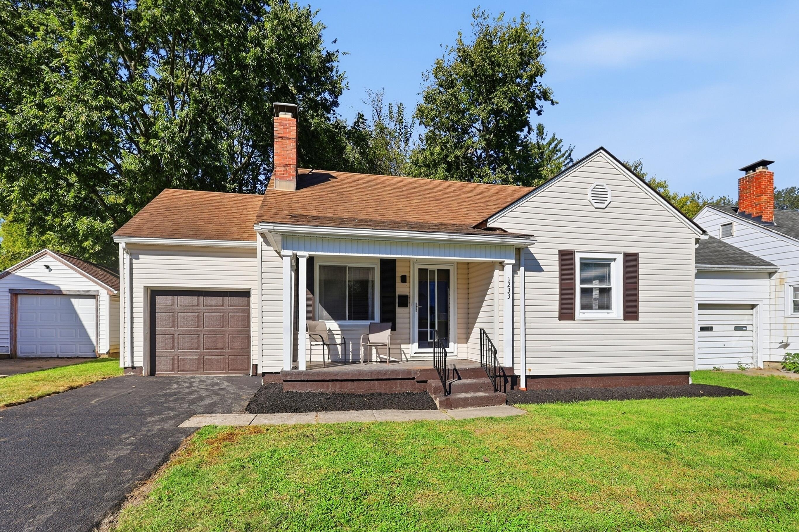 1233 N Plum Street — photo