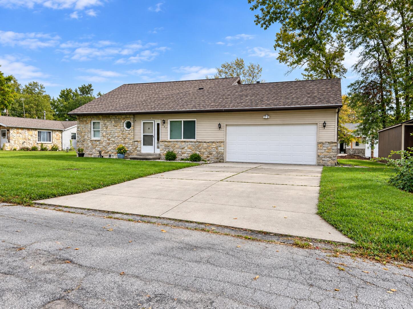 220 Parkview Drive — photo