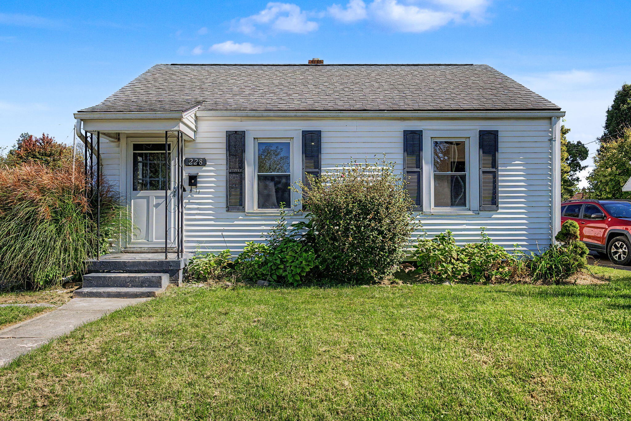 228 N Douglas Avenue — photo