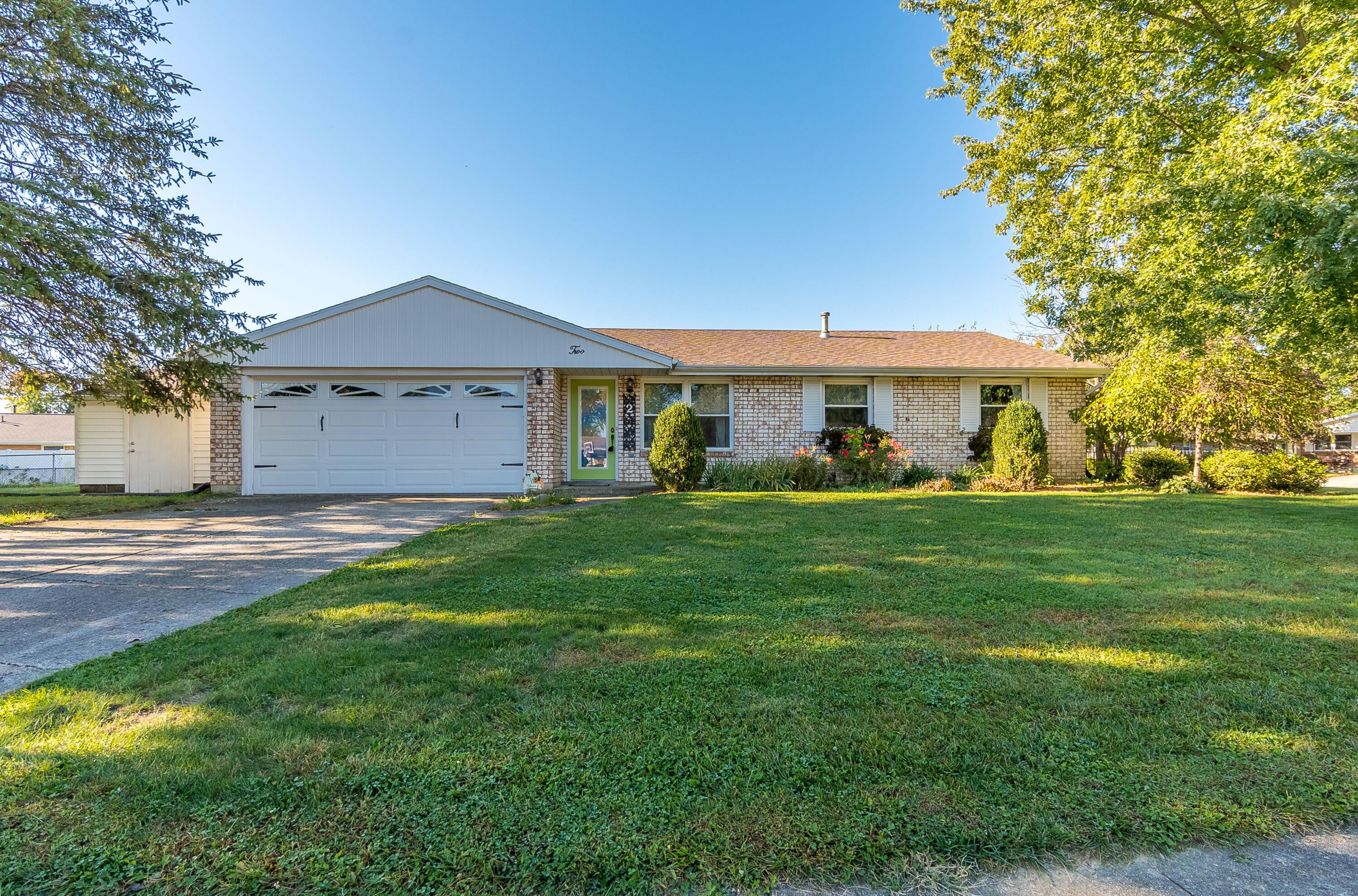2 Apache Court — photo