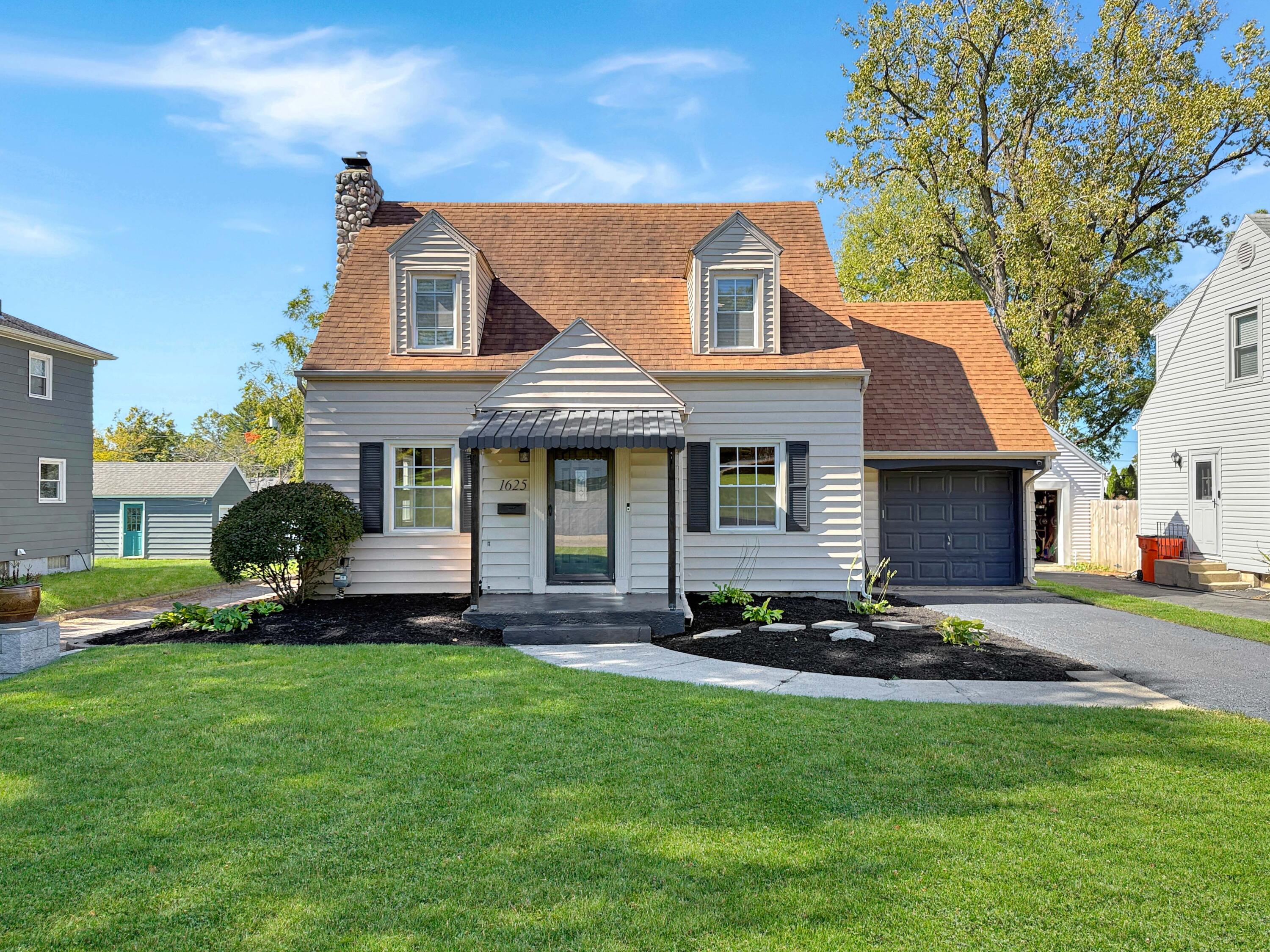 1625 Crestview Drive — photo